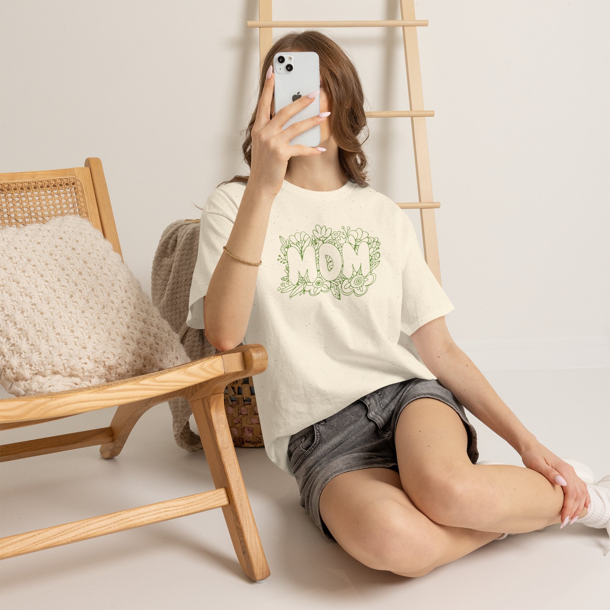 Mom Floral Outline T-Shirt — "MOM" Flower Doodle Tee for Mother's Day & Everyday